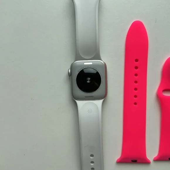 Apple Watch SE 2nd Gen - Picture 6 of 7